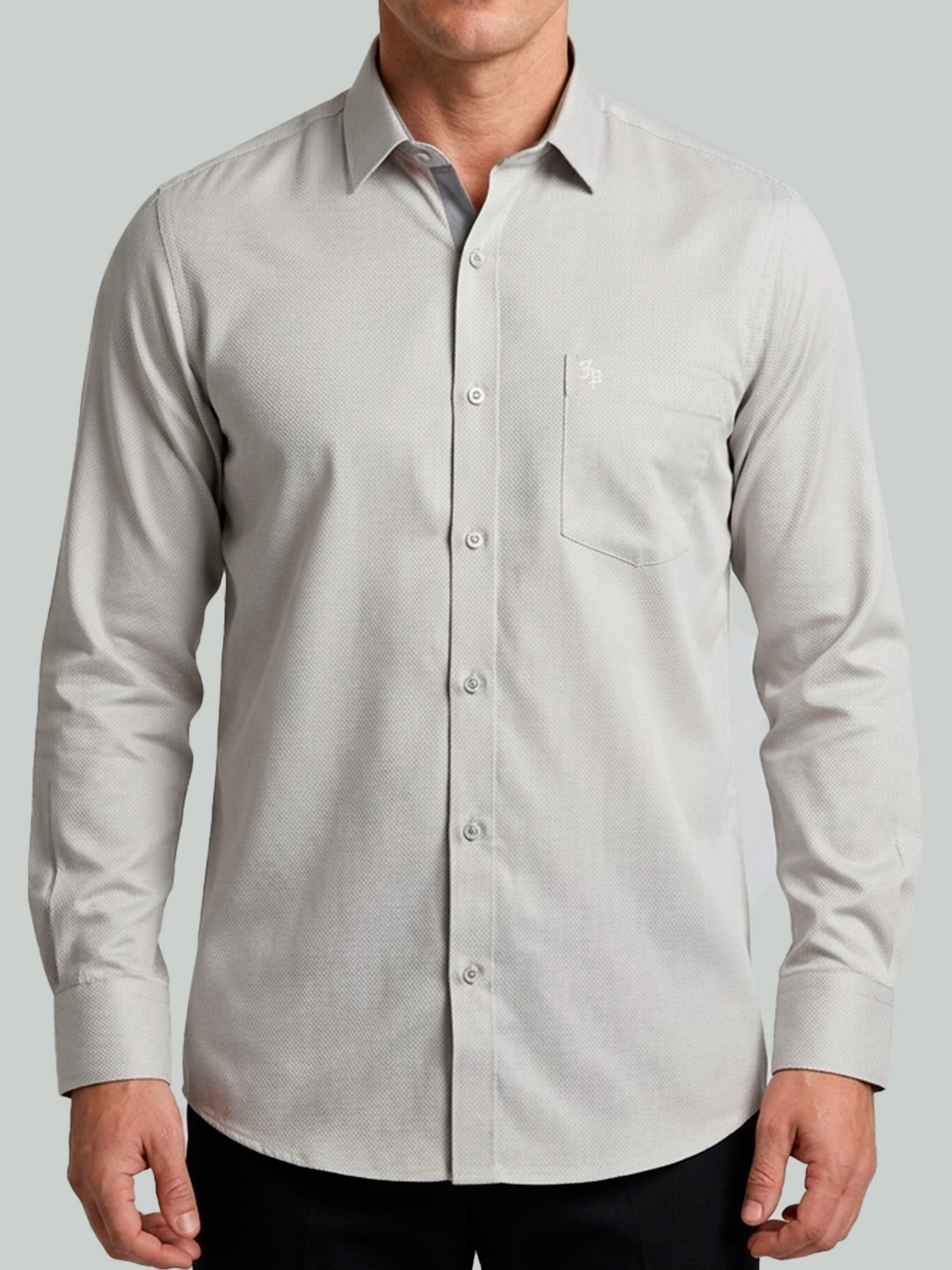 Sofisticación sutil con carácter. La camisa beige manga larga para hombre JP está diseñada para destacar sin exceso, integrando textura, acabados internos premium y una construcción pensada para el uso versátil.