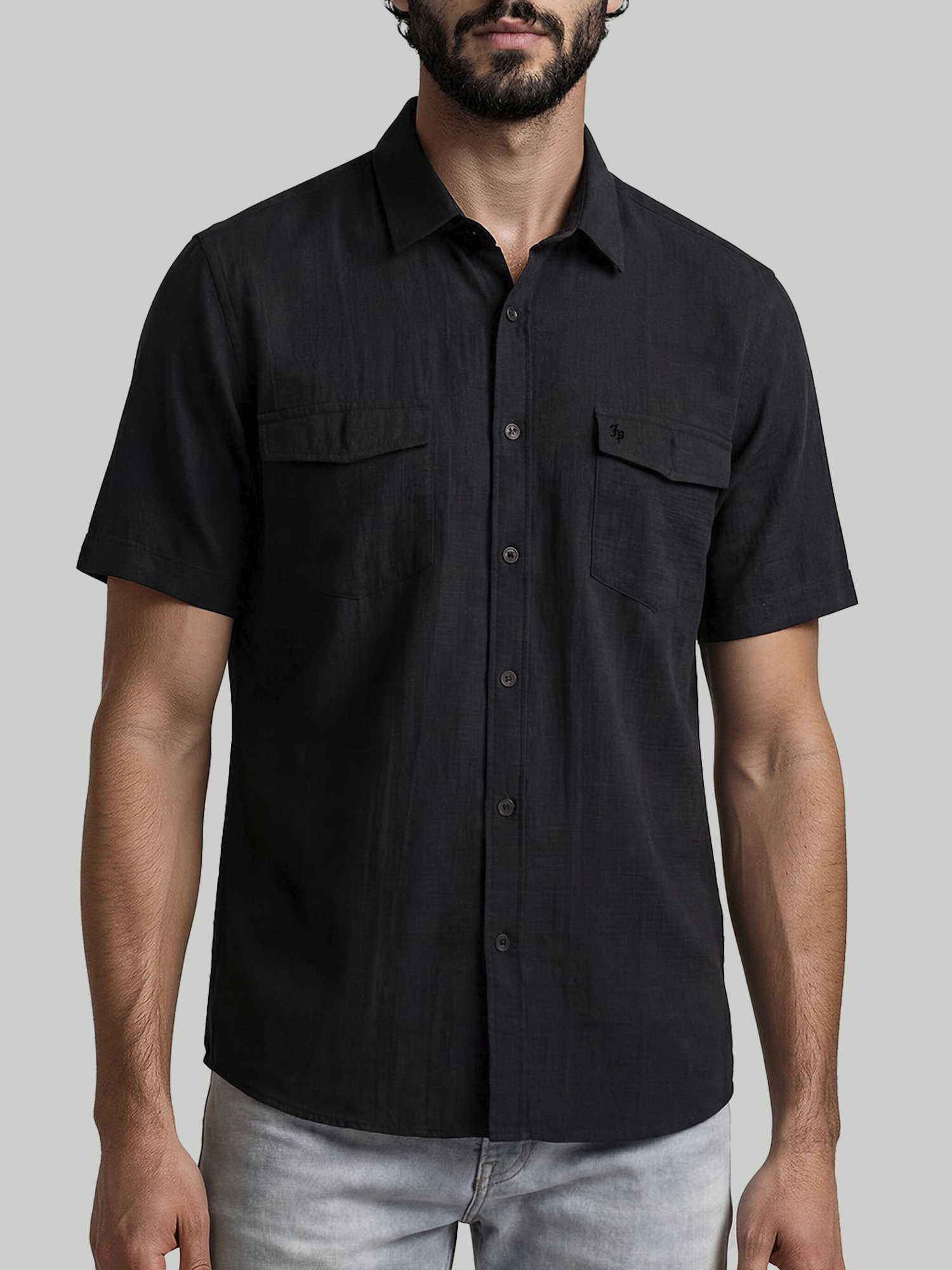 camisa manga corta para hombre en algodón 100% color Negro. Diseño elegante con cuello oculto, bolsillos y estilo natural. John Paolo.