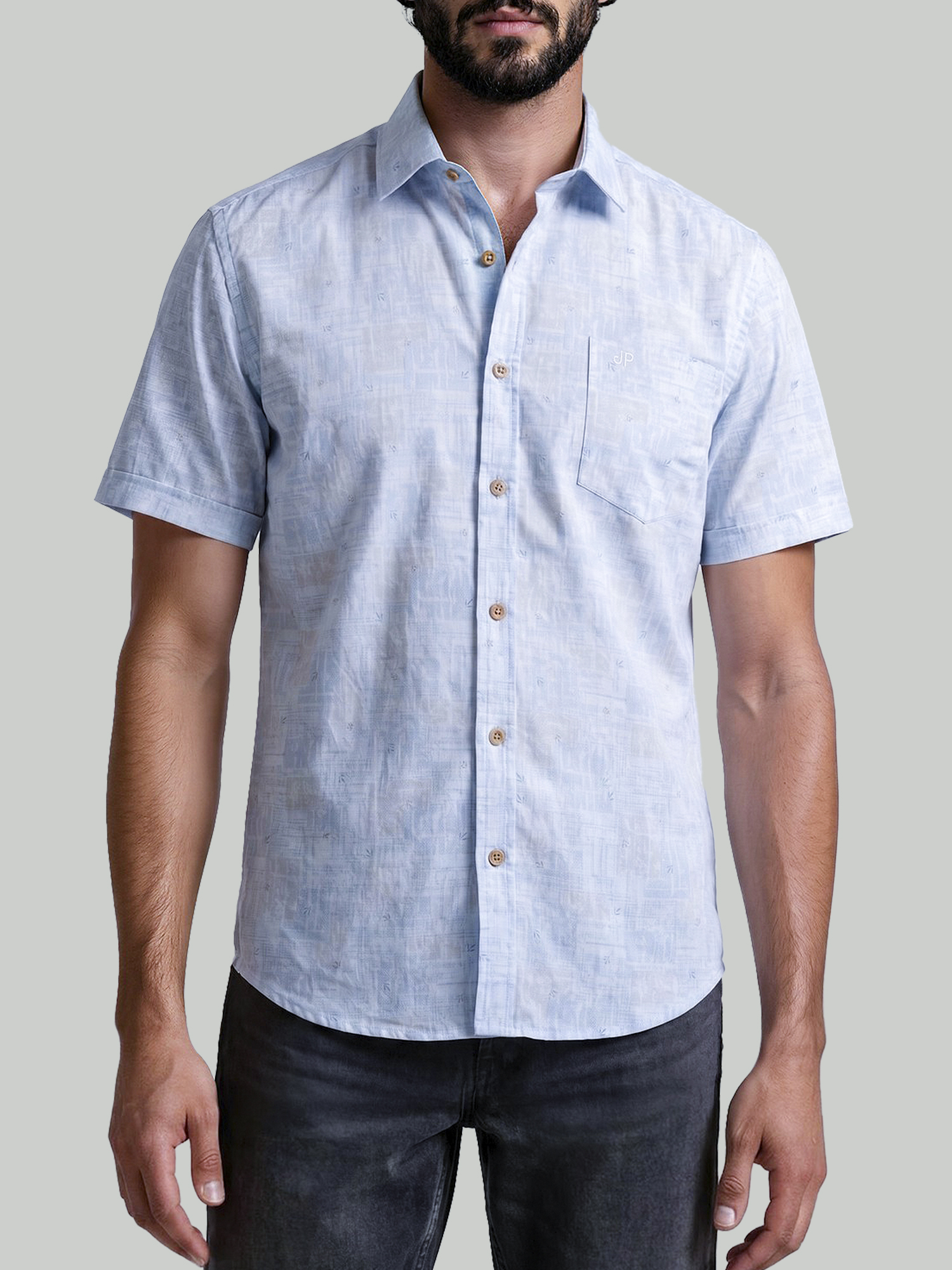 camisa estampada para hombre manga corta tono a tono. Diseño moderno, tela fresca y detalles premium John Paolo. Ideal para looks casuales con estilo.