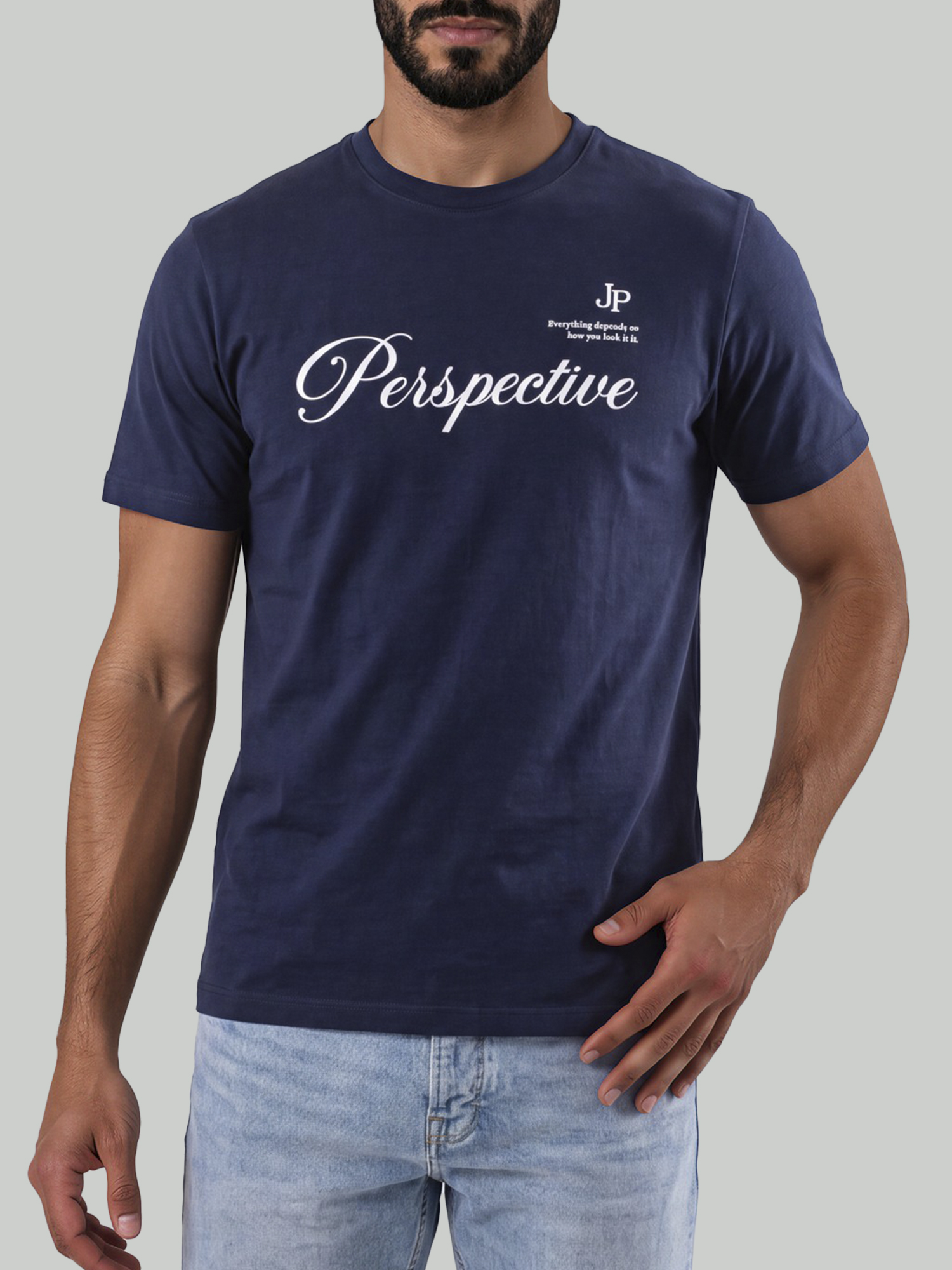Camiseta para hombre en algodón premium con ajuste cómodo y diseño moderno. Ideal para un estilo casual, fresco y versátil en cualquier ocasión.